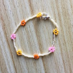 Daisy flower bracelet
